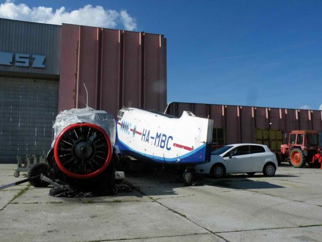 156 053