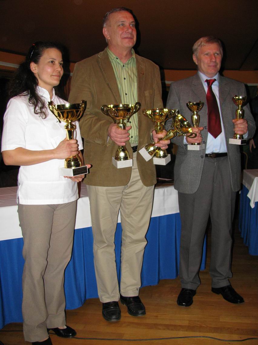 2010 044