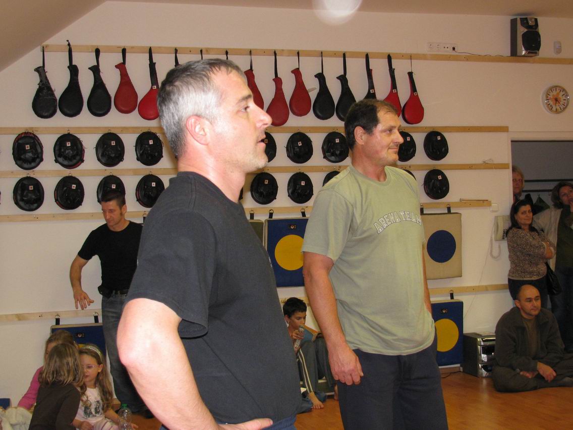 2009 083